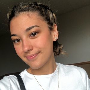 Meet your Posher, Eva